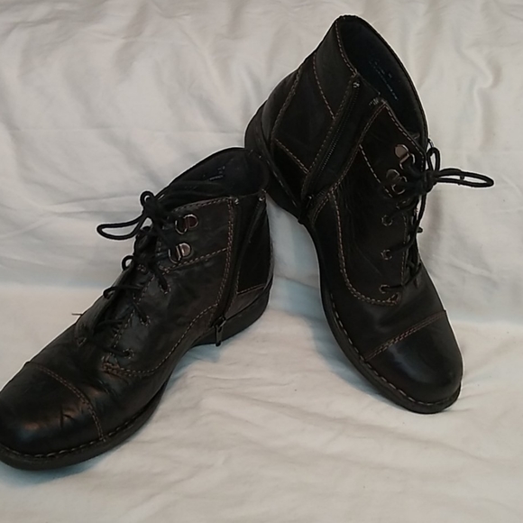 clarks boots size 9